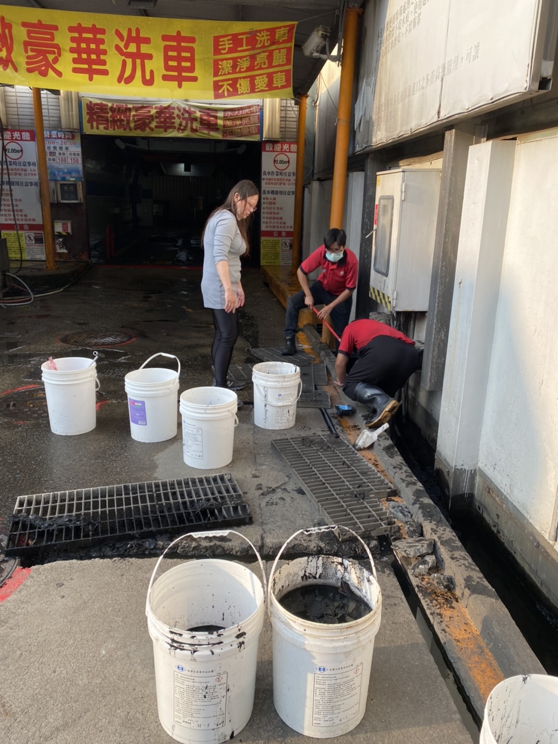 循線查獲污染源,並請業者立即清理改善。 圖/台中市環保局
