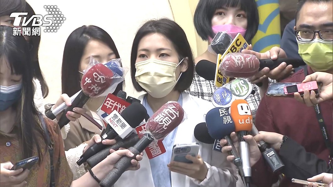 徐巧芯違停稱「再回去講」 教授怒嗆:違規就乖乖閉嘴