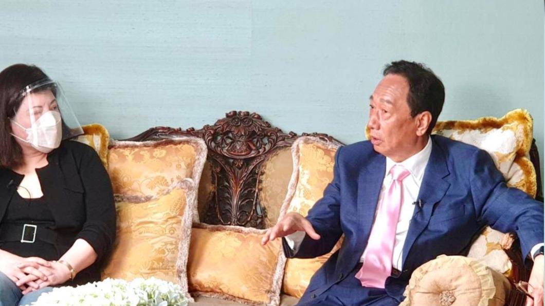 陳文茜獨家專訪郭台銘。(圖/翻攝自文茜的世界周報臉書)