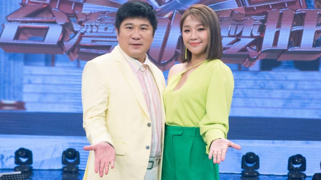 賴慧如（右）大讚胡瓜主持的哏很多。（圖／民視提供）