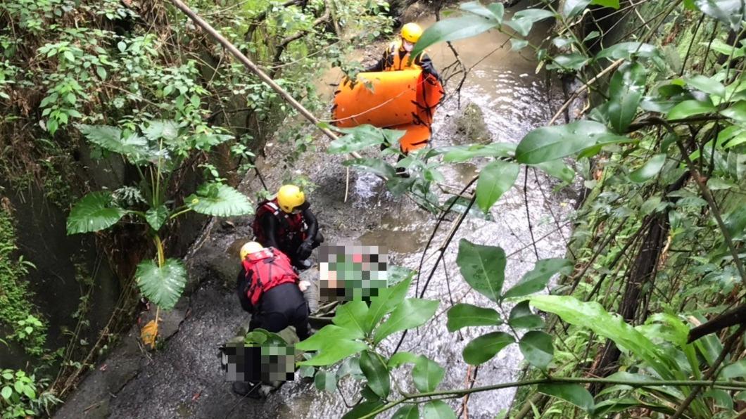 今上午發現黃婦的遺體。(圖/翻攝自記者爆料網)