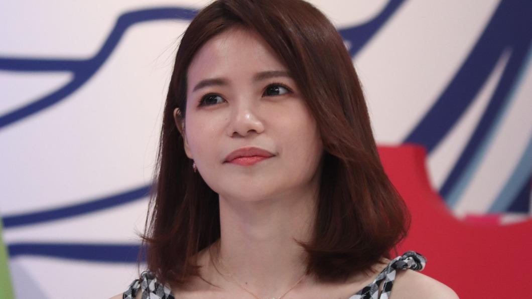 蘿莉塔上節目徵友。(圖/中天提供)