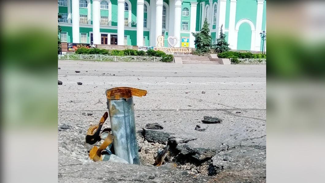 路上能看到戰火留下的痕跡。(圖/翻攝自Arif Bagirov Facebook)