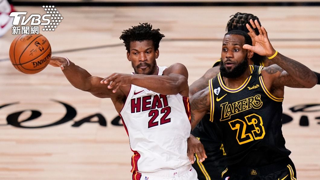 Jimmy Butler與Lebron James兩人在熱火隊書寫雷同的歷史,但是兩人的籃球起跑點卻是天差地別。(圖/達志影像美聯社)
