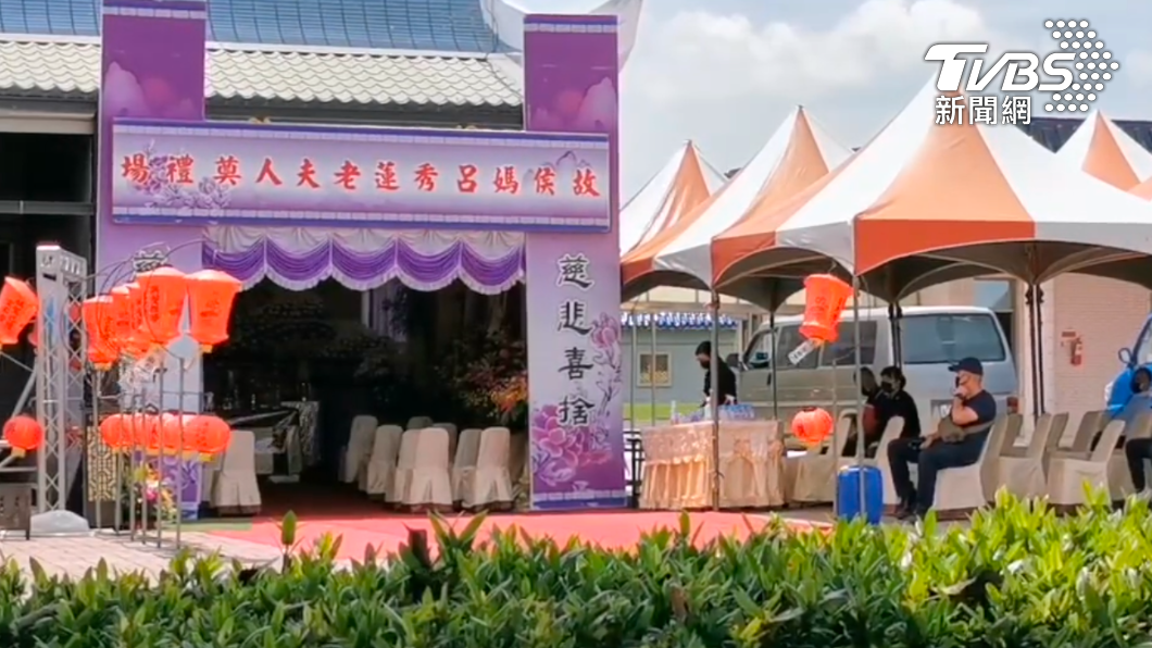 侯友宜母親逝世,家人今日舉行家祭。(圖/TVBS)