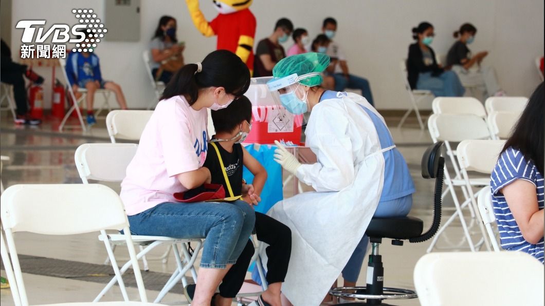 屏東兒童BNT隨到隨打 中部家長帶孩一路向南打疫苗