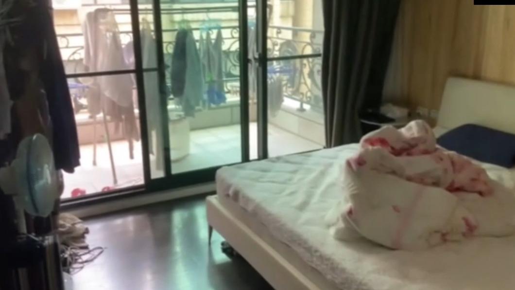 柯文哲今晚出關,特別開箱自己的臥室。(圖/北市府提供)