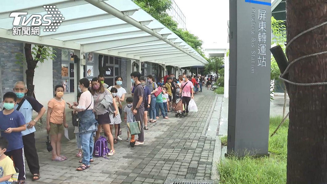凌晨搶打疫苗! 家長崩潰 陳時中:設大型接種站
