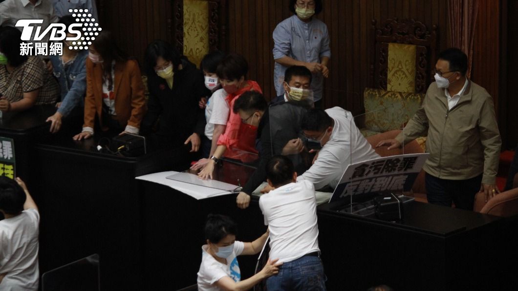 立院昨天法案打群架 今3名立委快篩陽