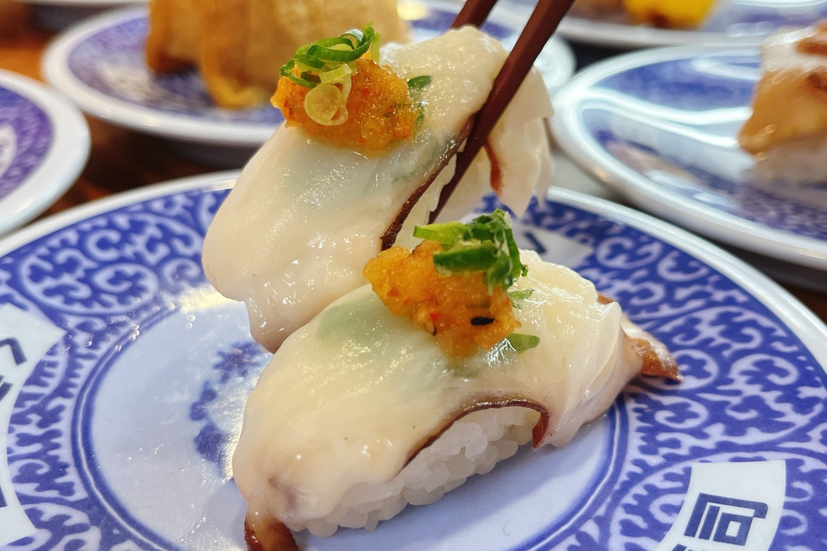 「辣蘿蔔泥生章魚」清爽不膩口。（圖／藏壽司提供）