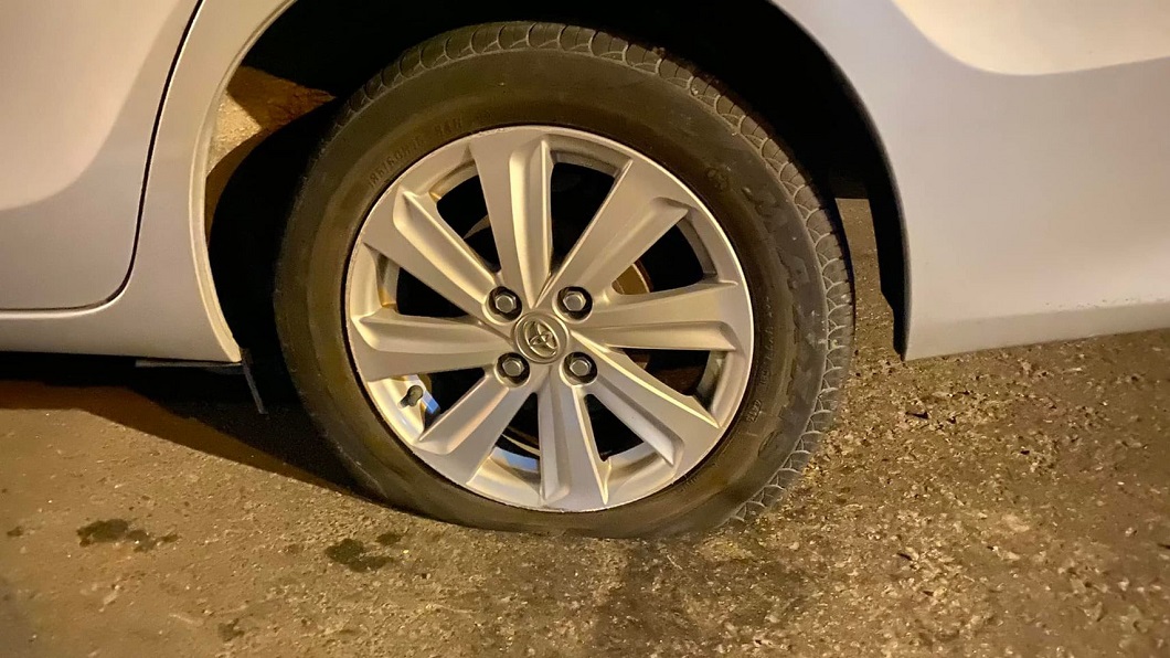 開公務車爆胎換兩輪 員工竟被公司要求:維修費AA制