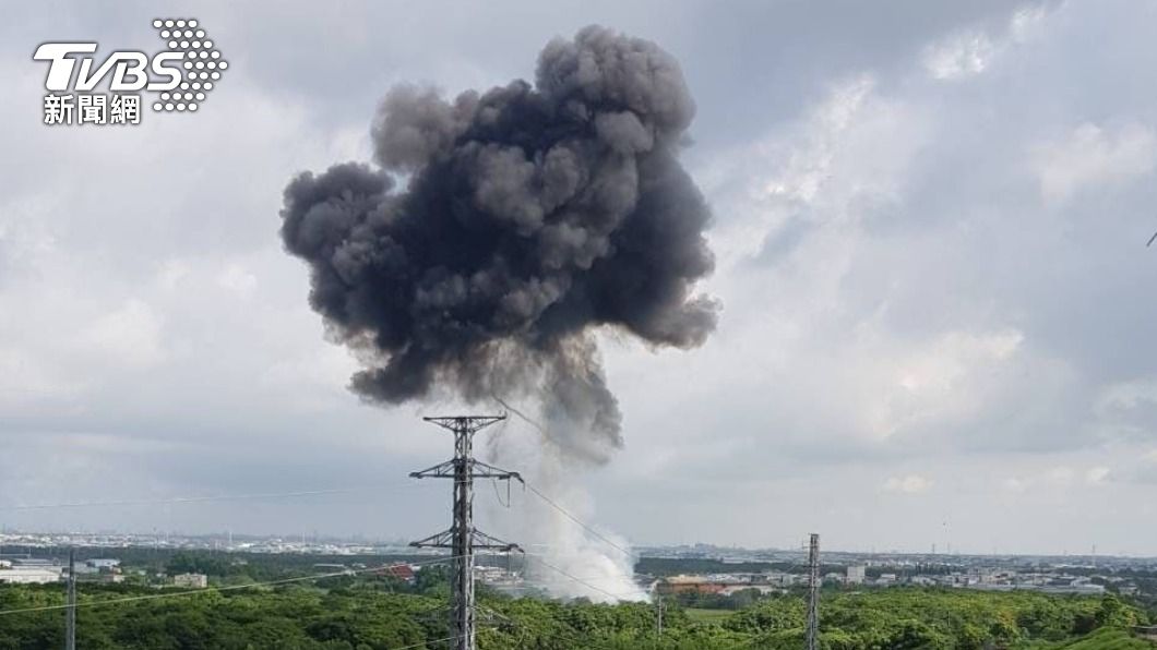 AT-3墜毀1飛官殉職！「砰巨響爆炸」民眾目擊濃煙火球