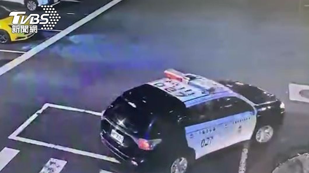 警方獲報趕抵現場。(圖/TVBS)