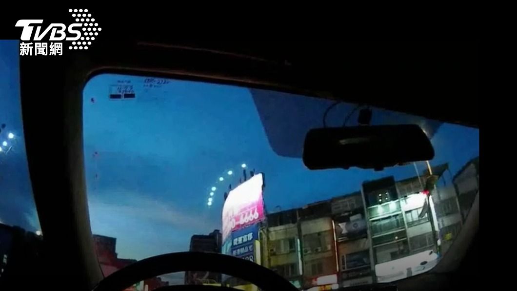 警方根據男童提供的線索尋找可能的位置。（圖／TVBS）