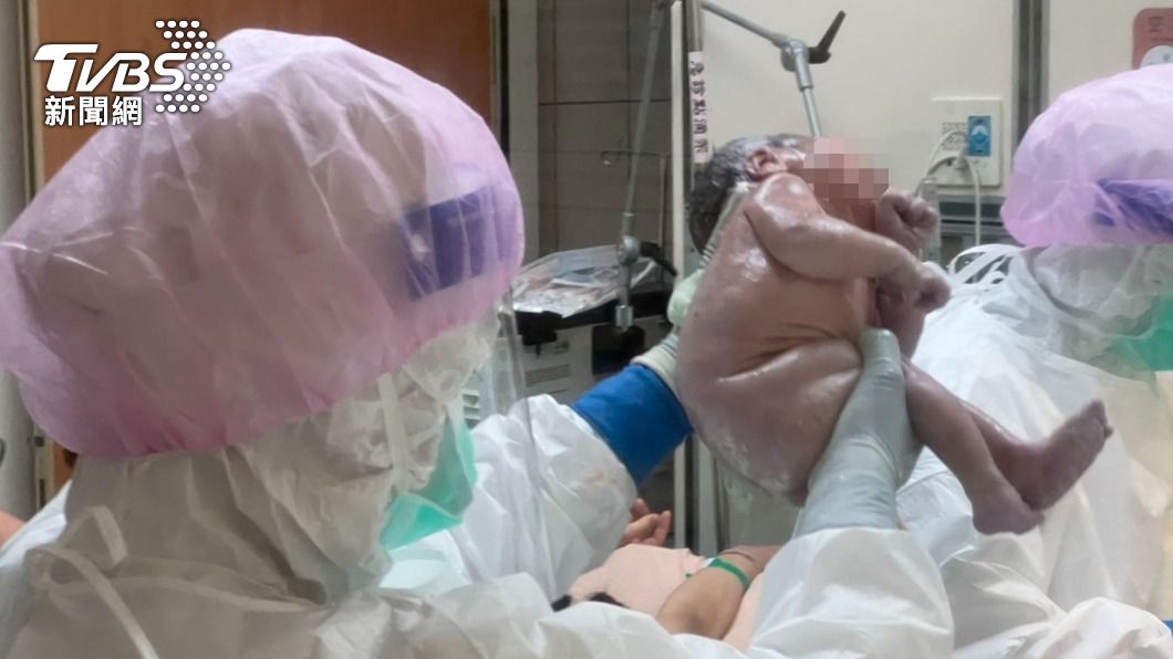 醫護穿隔離衣幫接生!確診孕婦平安產女 感動:寶寶很健康