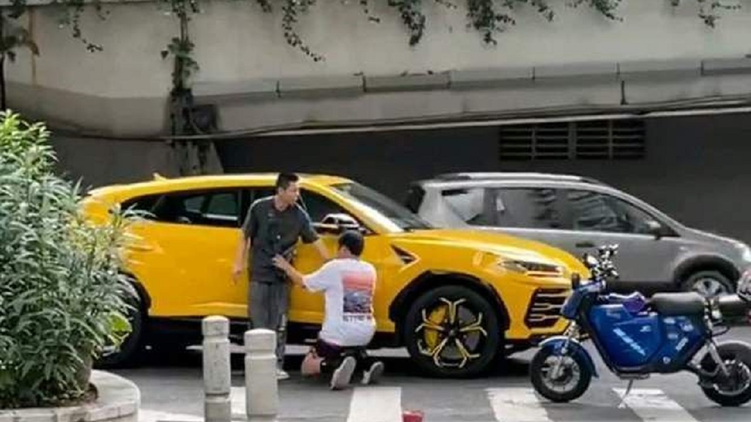 撞凹藍寶堅尼下跪哭窮 騎士獲免賠竟炫耀:下次撞保時捷