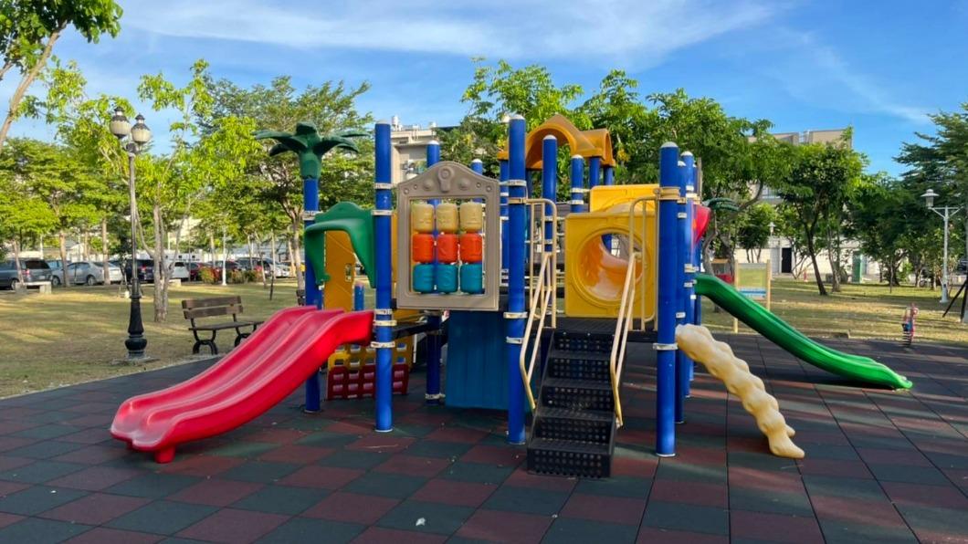 頂美公園遊樂器材區。(圖/民眾提供)