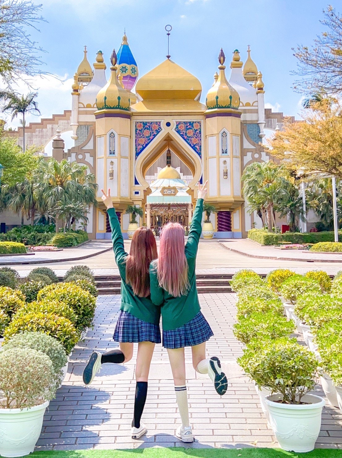 六福村日前祭出穿上學校制服或系服入園就能享半價優惠。（圖／翻攝自六福村官網）