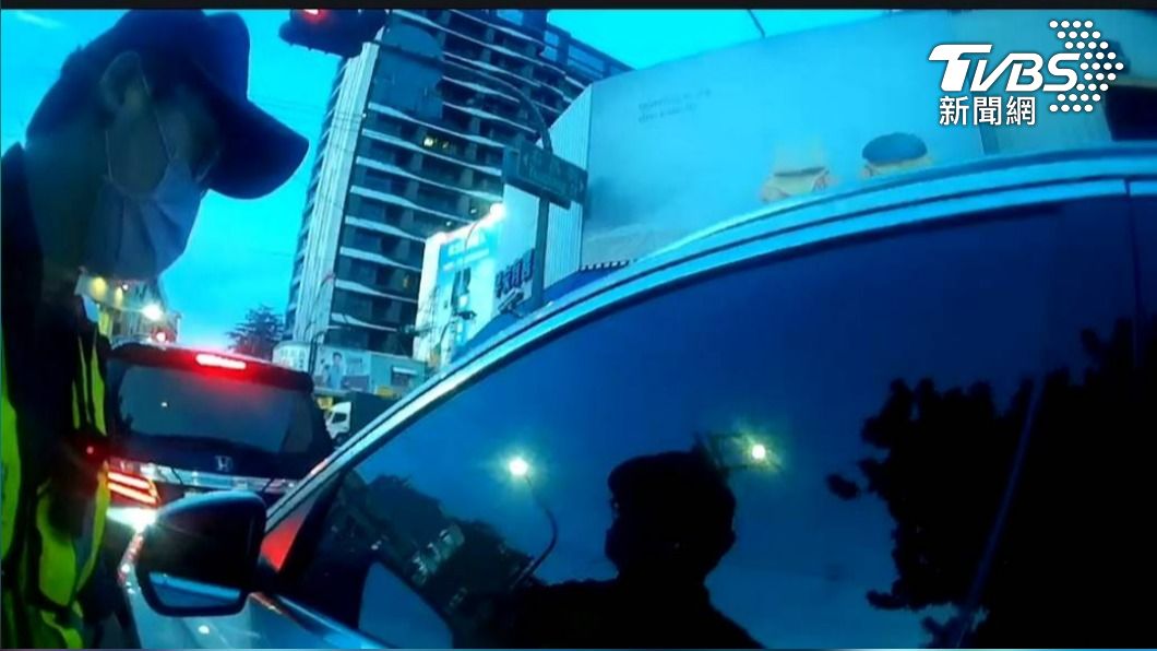 吳男不願下車。（圖／TVBS）