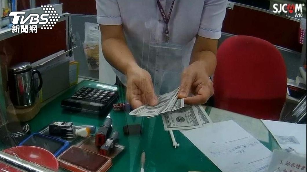 匯率香又甜!高雄婦腦洞大開 書局影印美金換台幣