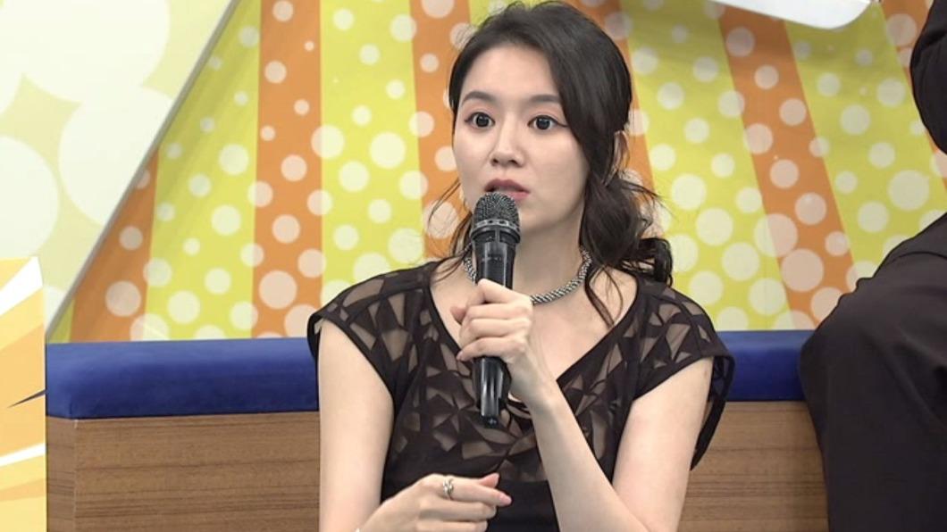 李妍瑾上節目分享心情。(圖/中天提供)