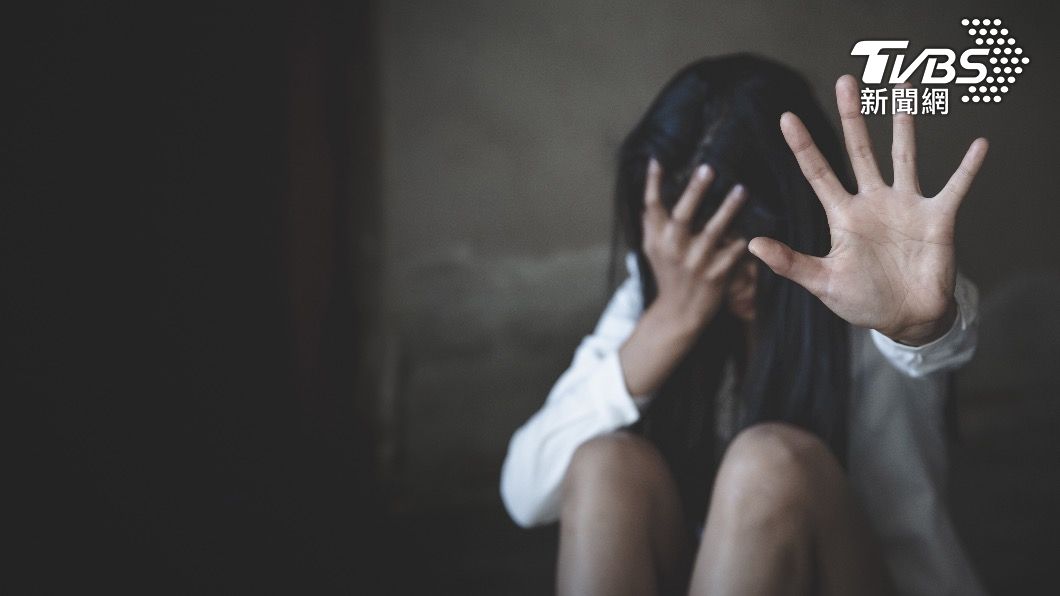 玩「老師說」女童被壓傷頸椎　英籍女老師判2月