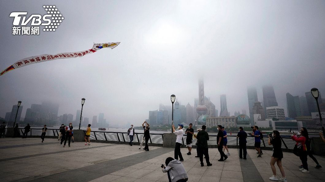 關到怕!上海解封首日商圈湧人潮 凌晨上街慶祝嗨翻