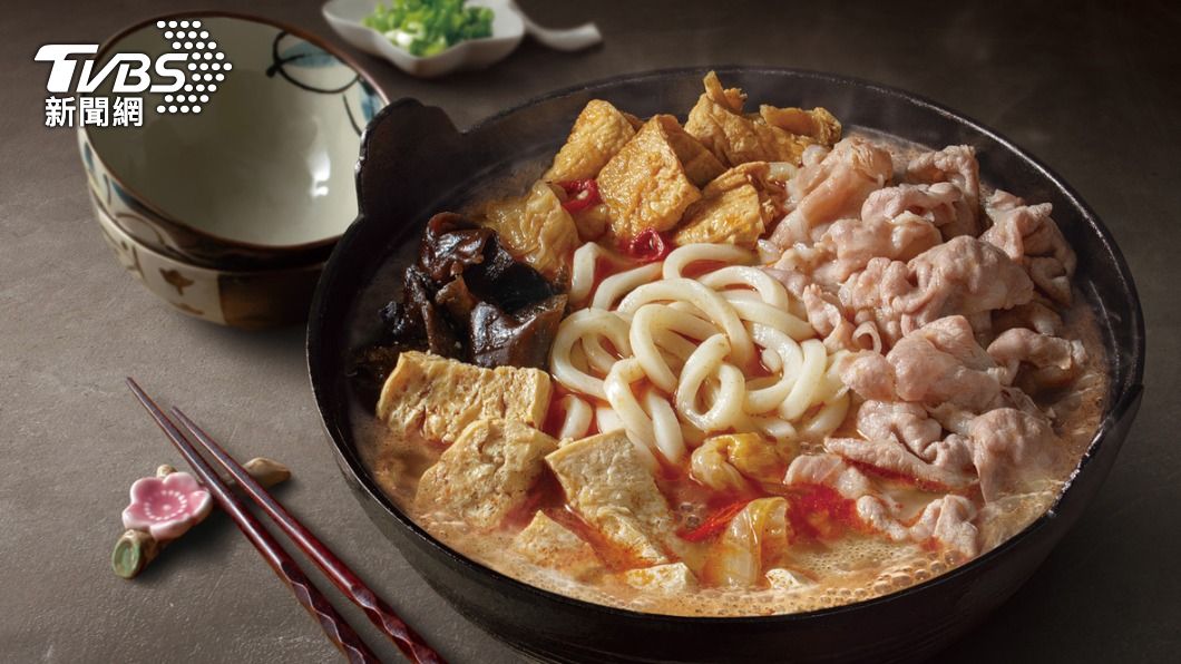 愛買引進各地特色排隊美食、在地名產。（圖／業者提供）