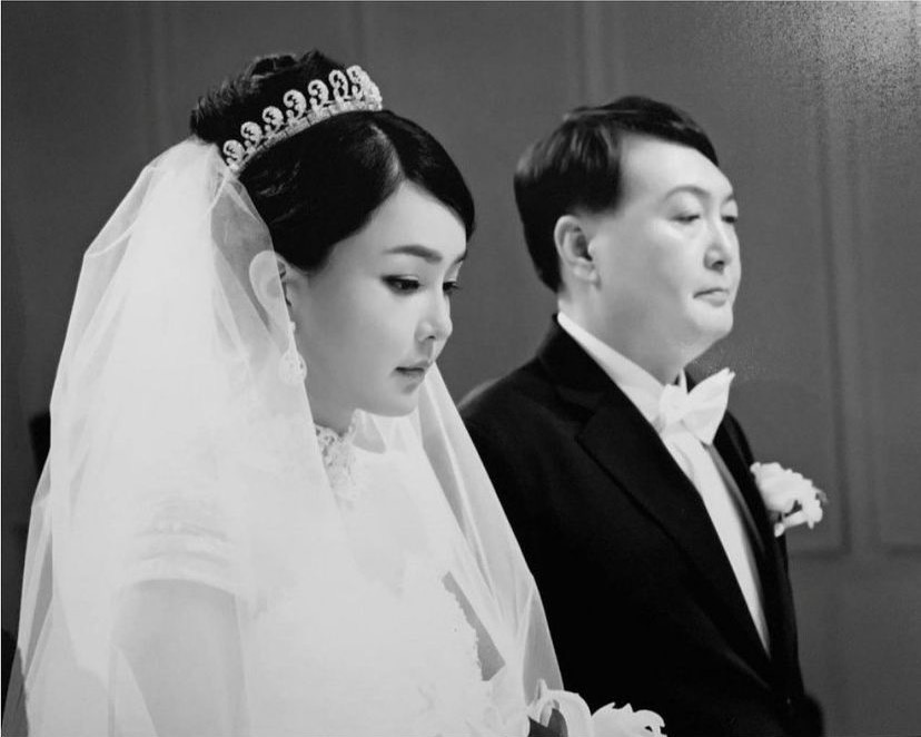 尹錫悅與妻子金建希相差12歲。(圖/翻攝自@jjang_dongdong IG)