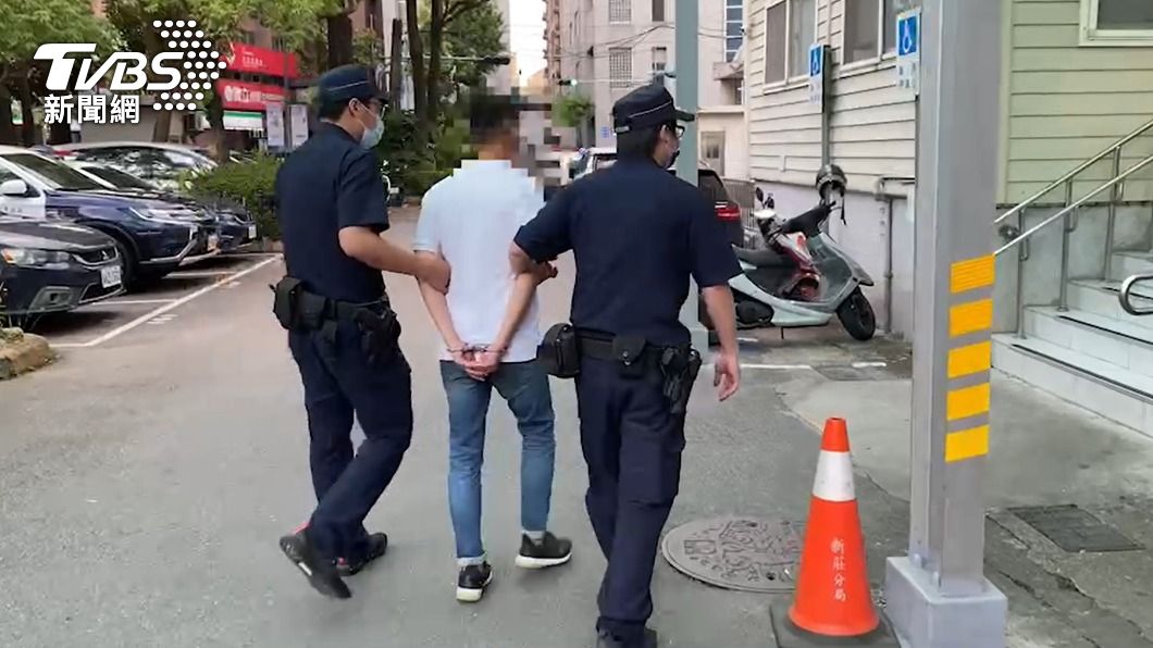 許姓竊嫌被警方帶回偵辦。（圖／TVBS）