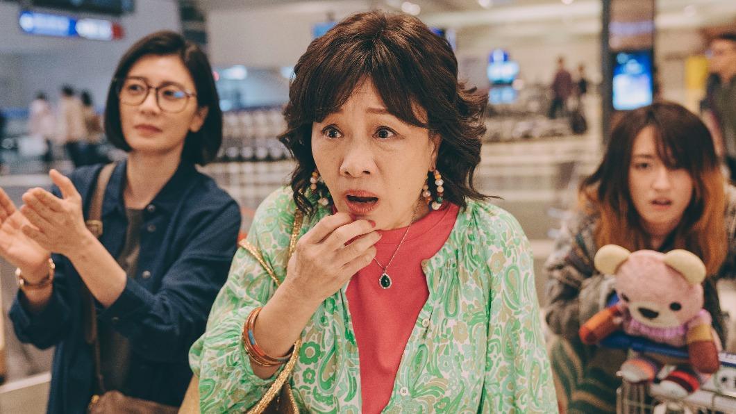 左起賈靜雯、比莉、柯佳嬿。(圖/Netflix提供)