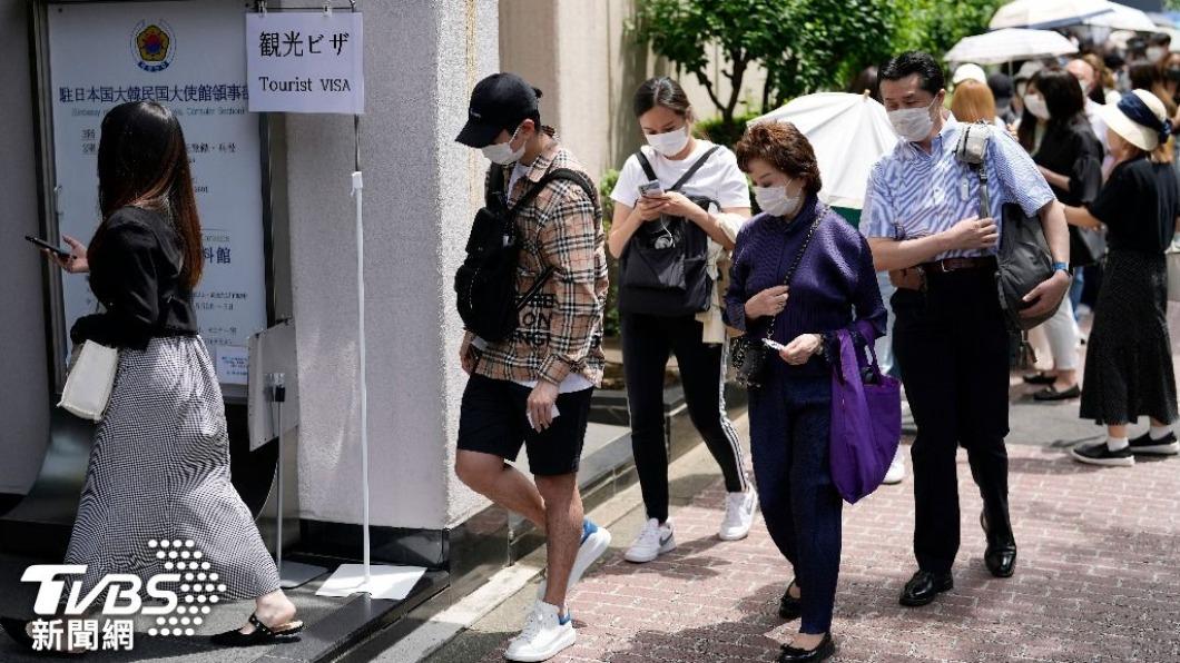 日本韓國大使館前大排長龍。(圖/達志影像美聯社)