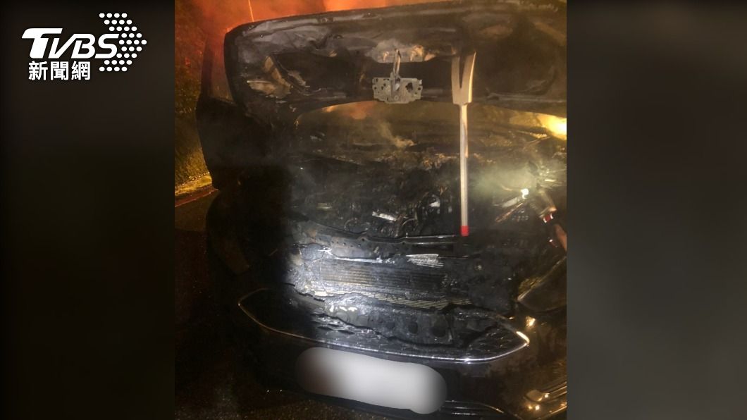 端午連假到烘爐地看夜景 半山腰車輛突竄火