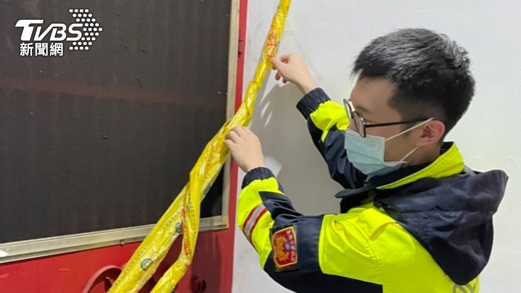 警方立即拉起封鎖線並採證調查。(圖/TVBS)