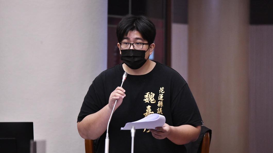 花蓮縣議員魏嘉彥表態選市長　服務處看板遭破壞