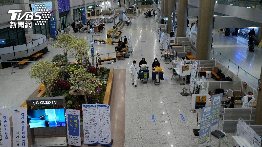 南韓仁川國際機場在疫情期間人潮銳減。(圖/達志影像美聯社)