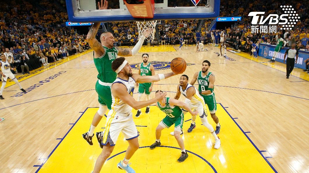 NBA/咖哩首節6顆3分球沒用 綠衫軍多點開花搶總冠軍首勝
