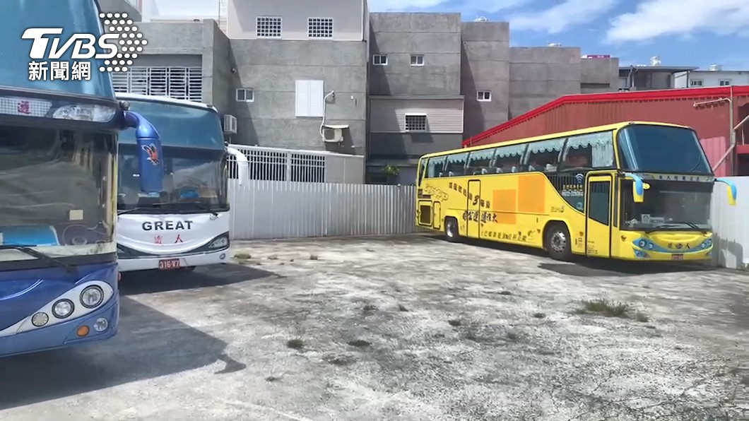 遊覽車客運業、小客車租賃業短租車等則是減半徵收汽燃費。(圖/TVBS)