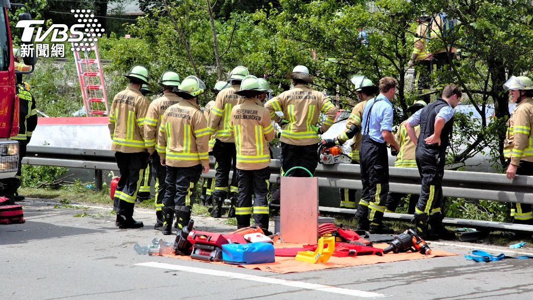 德國南部驚傳列車脫軌　釀3死16傷「含多名學生」