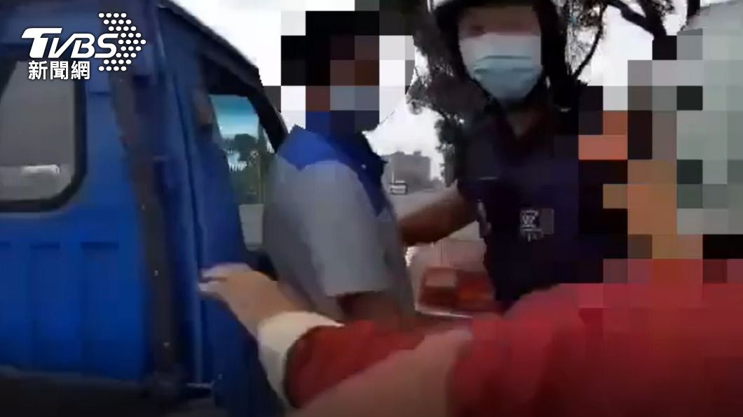 講不聽!酒駕遭逮打電話向媽求救 母到場先賞兒一記耳光