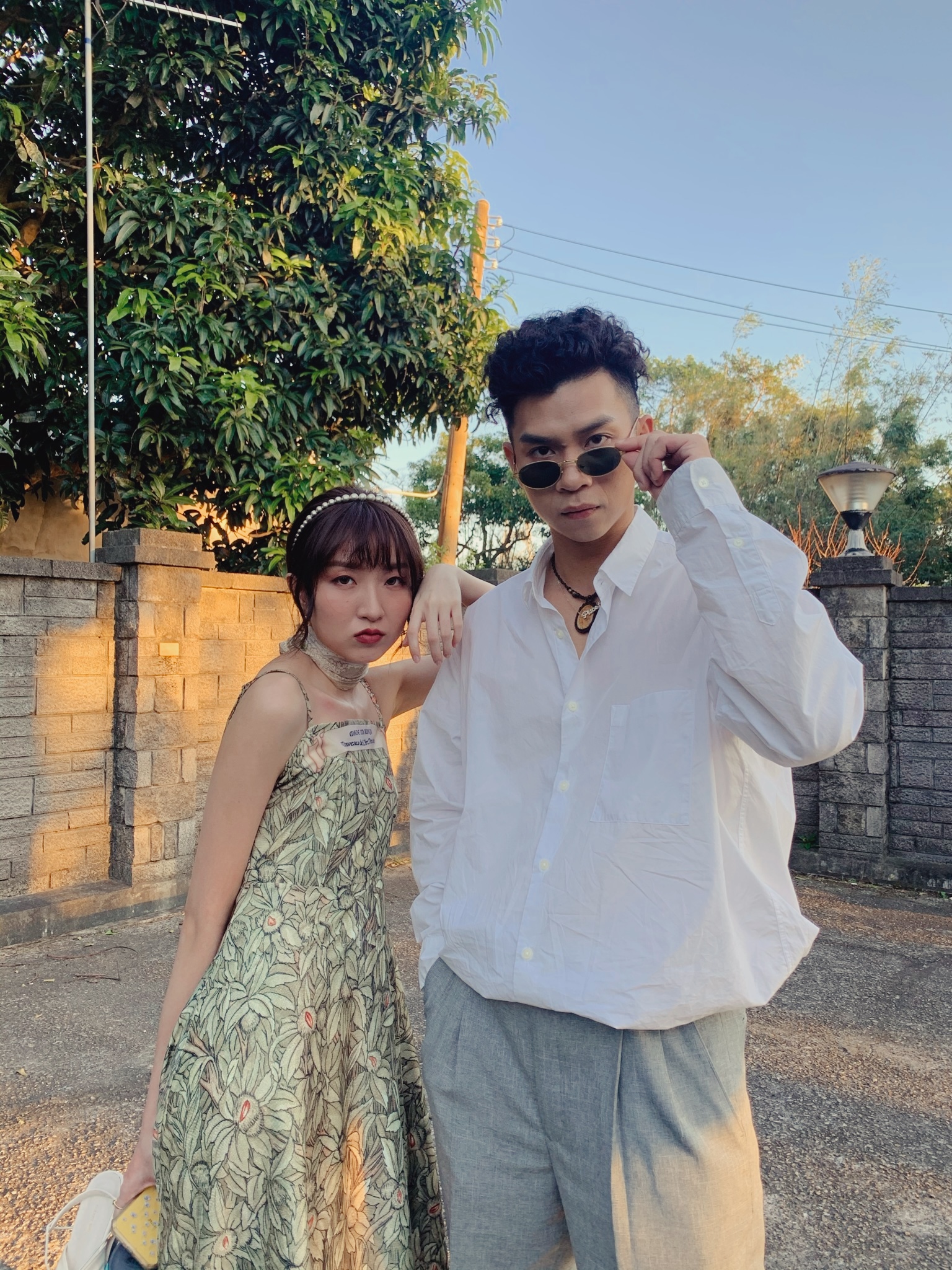 藍婷和雷擎第二次見面到大安森林公園席地而坐，完成歌曲〈Shadow Lover〉。（圖／宇宙信號提供）