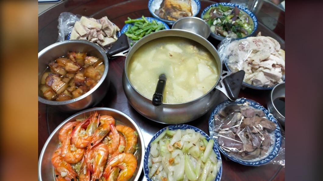 阿嬤喊隨便煮!「九菜一湯+95顆肉粽」羨煞網:想阿嬤了