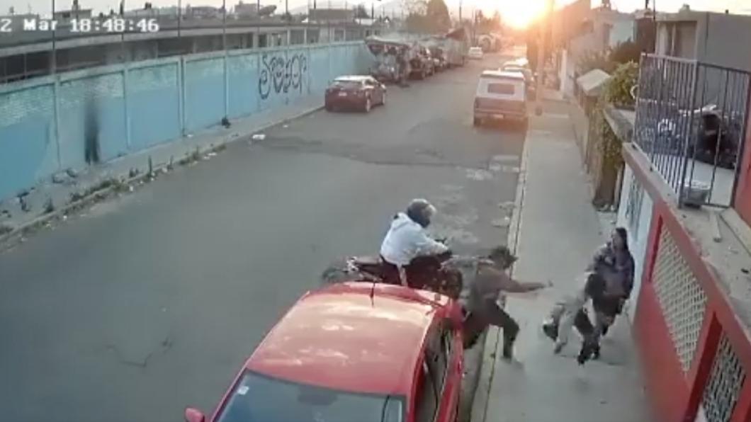 3秒認清一個人?遇劫匪男友先跑、留女友被搶 網罵混蛋