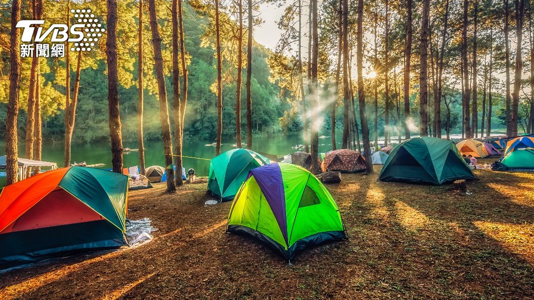 有不少網友對佔用停車格露營的行為表達不滿。(示意圖/shutterstock達志影像)