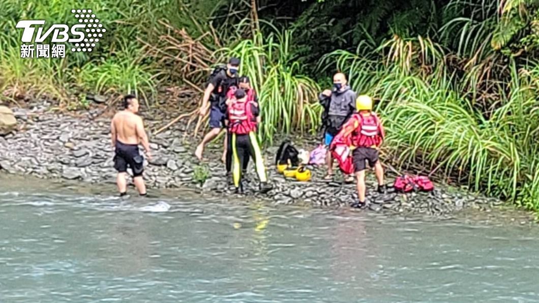 釣魚變野營!端午連假到烏來突遇溪水暴漲 3人受困警消馳援