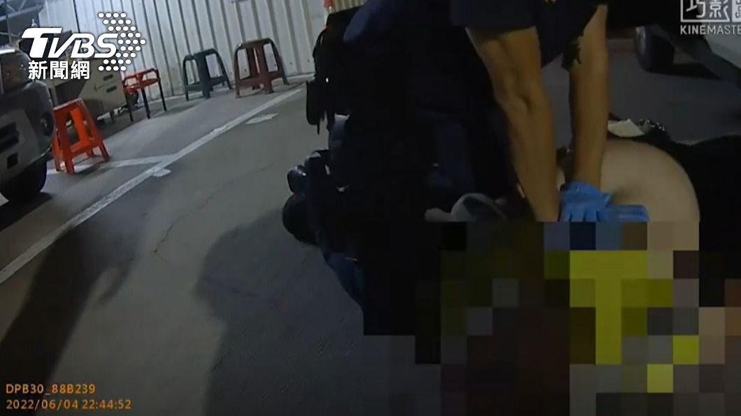 對警飆三字經!高雄酒駕犯被逮 竟一覺不醒陳屍警車內