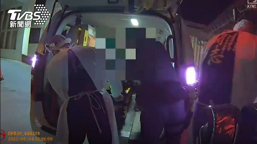 救護車到場接手。(圖/TVBS)