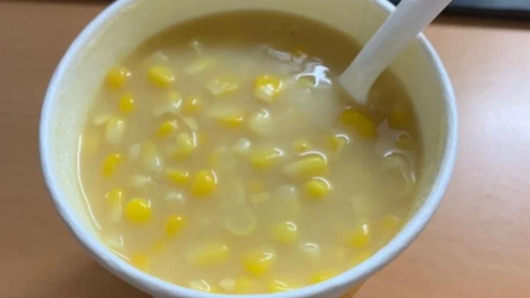 點麥當勞玉米湯「料滿到爆」　店員曝隱藏真相：不是手滑