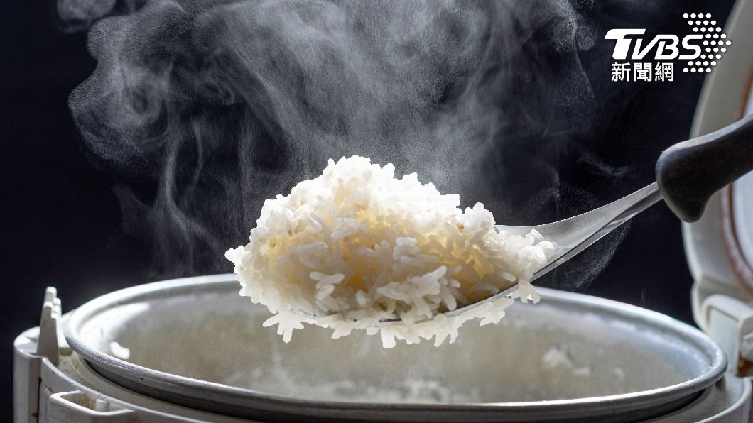過去不少人認為,冷熱飯會影響炒飯口感。(示意圖/shutterstock達志影像)