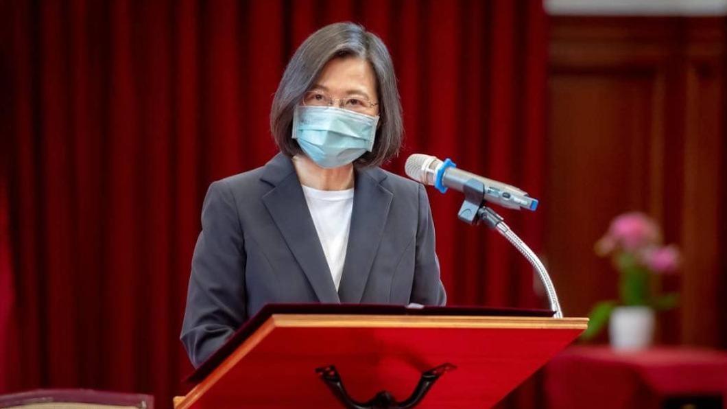 低調南下慰問殉職飛官家屬　蔡英文指示釐清事故原因